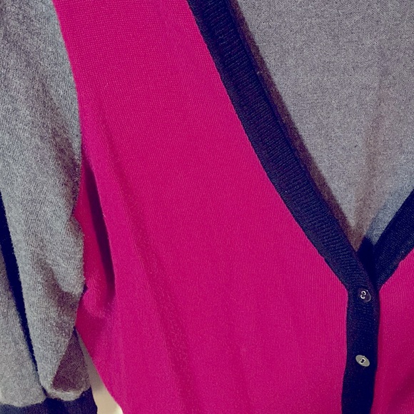 A Reitmans 3/4 length sleeves cardigan in size large - Picture 2 of 5